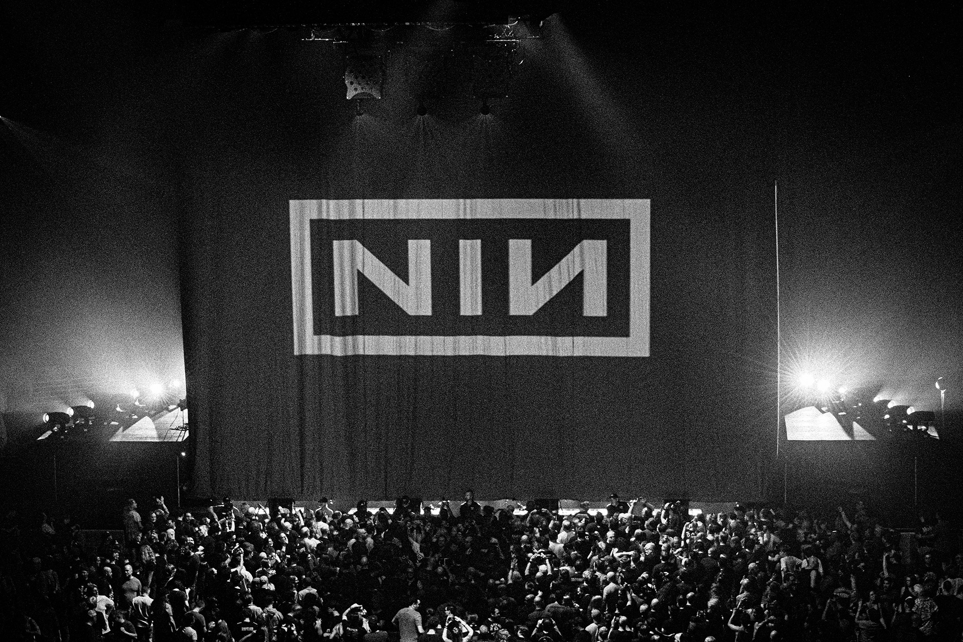 Peel It Back Tour Image 13