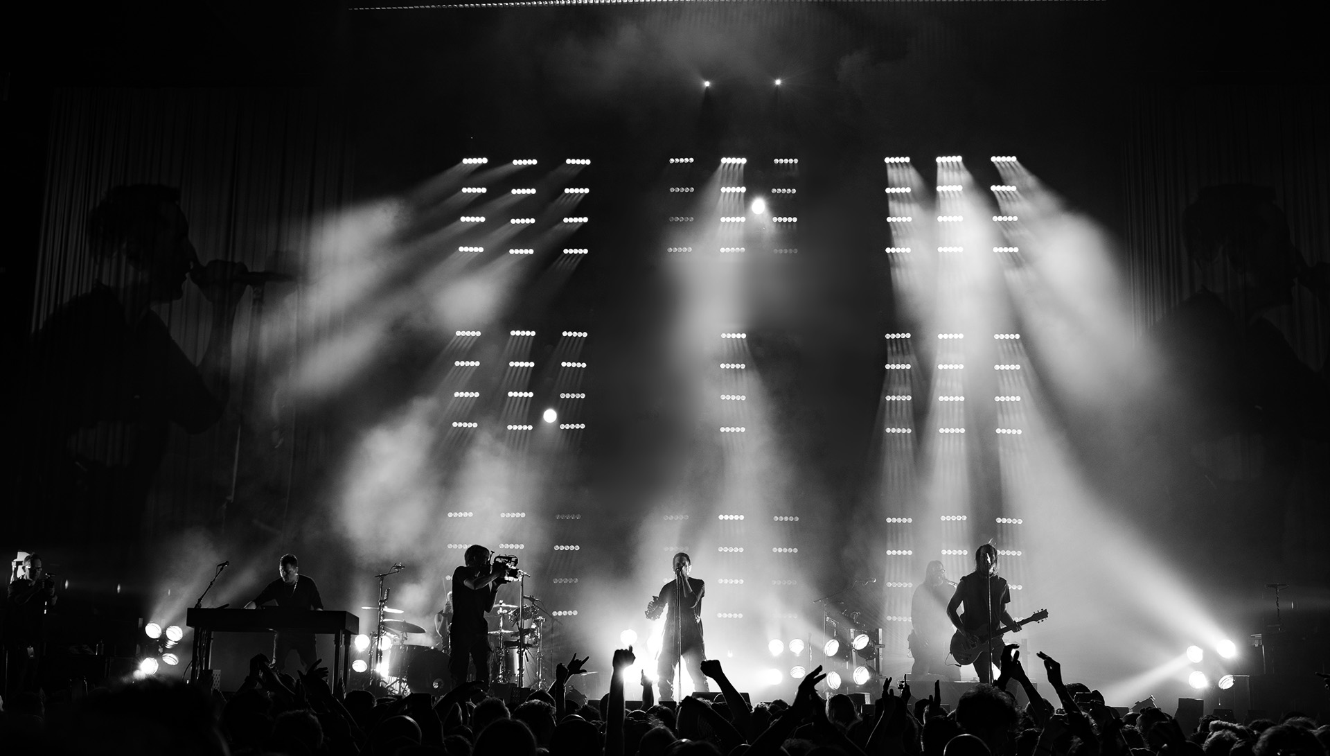 Peel It Back Tour Image 9